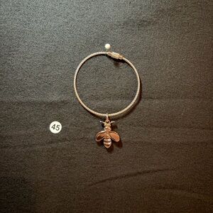 Charming Bee Bracelet in Silver Tone